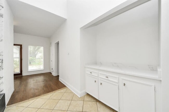 Building Photo - 11415 Ella Lee Dr