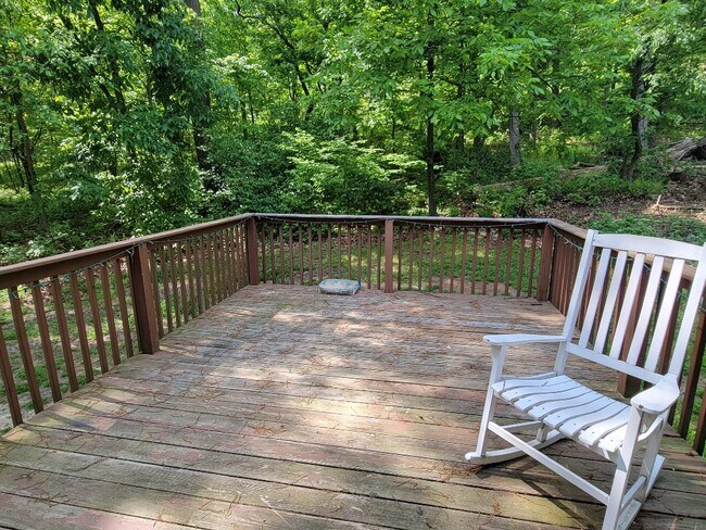 Building Photo - 585 Friendship Dr