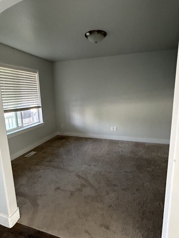 Building Photo - 221 N Stone Gate Dr