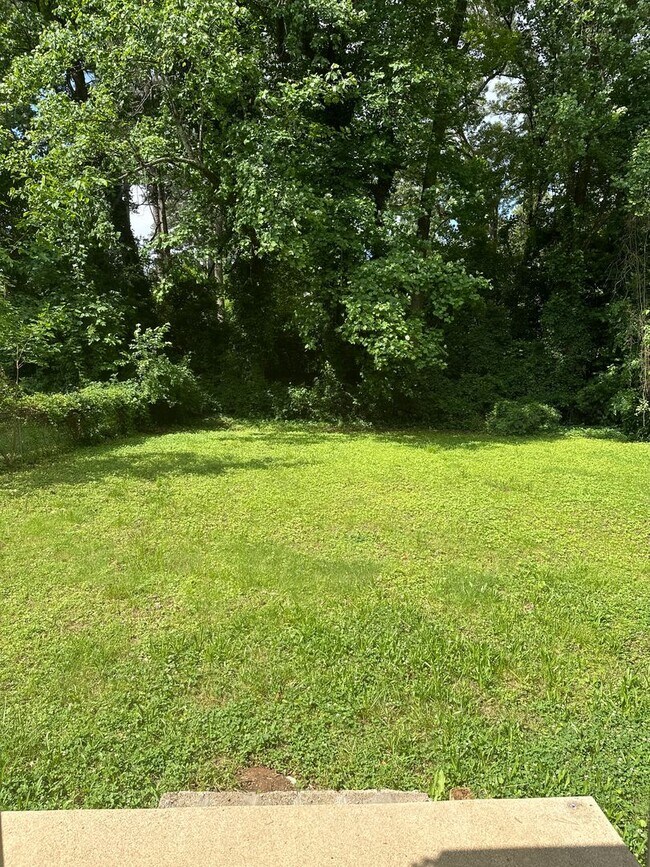 Building Photo - Charming 3 bedroom, 1 bathroom home availa...