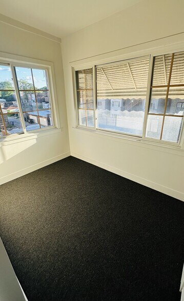 Building Photo - 8220 S Eberhart Ave
