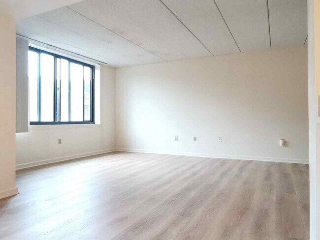 Building Photo - 85 Brainerd Rd