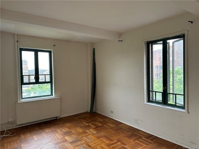 Building Photo - 2200 E Tremont Ave