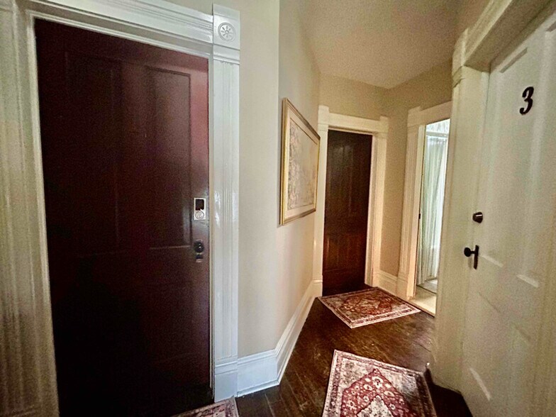 Building Photo - 425 S Washington St