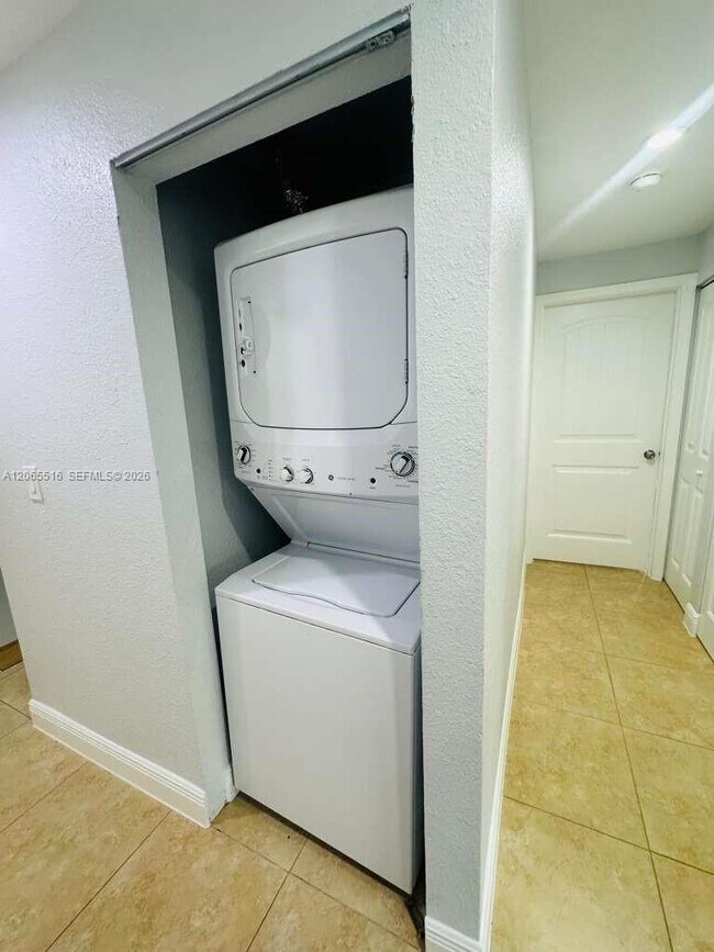 Building Photo - 8270 SW 149th Ct