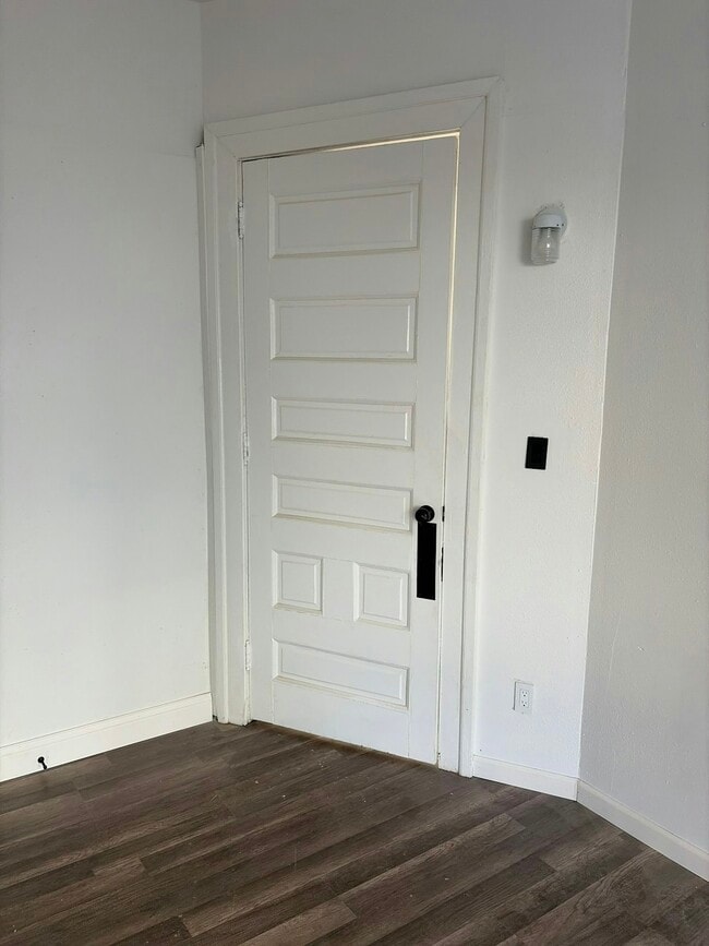 Building Photo - 2618 Collingwood Blvd