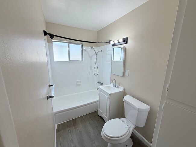 Building Photo - 414 N San Gabriel Ave