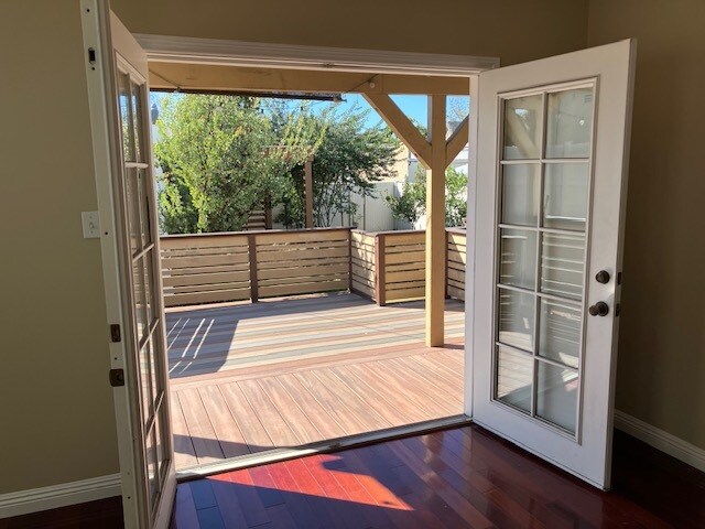 Building Photo - 2833 S Victoria Ave