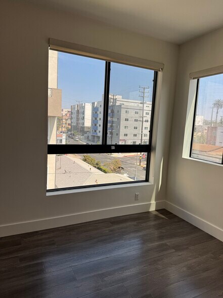 Building Photo - 1046 S Serrano Ave