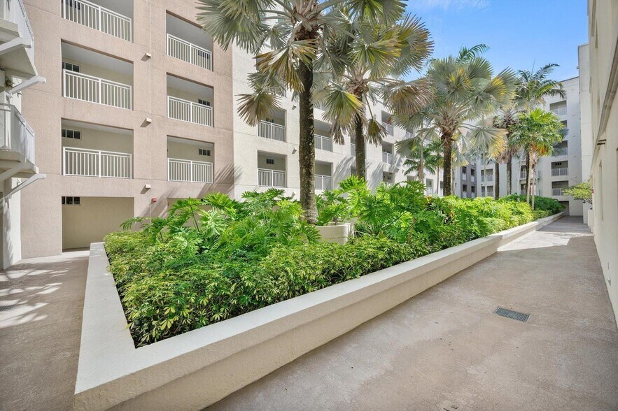 Building Photo - 7270 SW 88th St