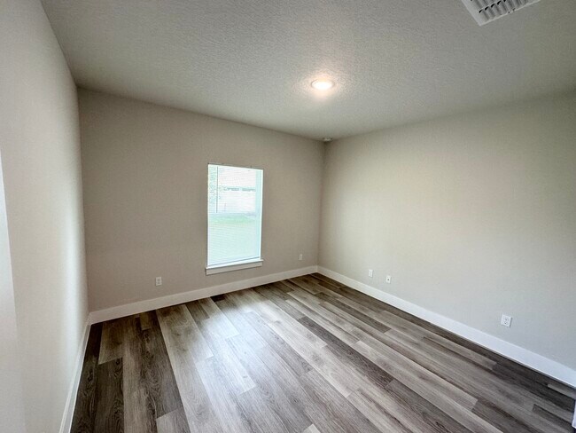 Building Photo - 6 Slate Wood Ct