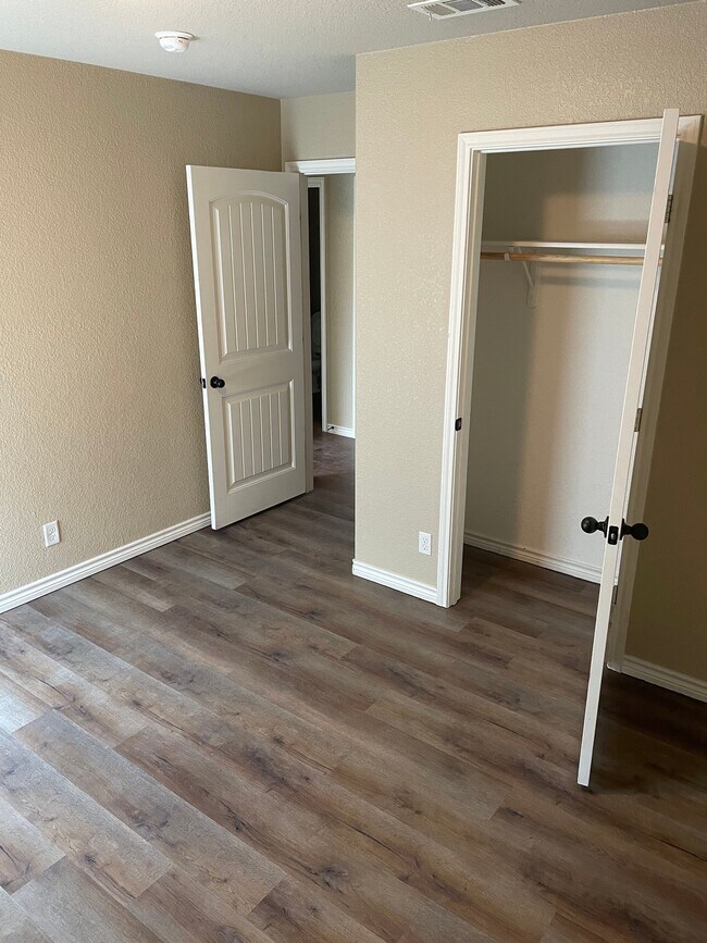 Building Photo - 511 Kacie Dr