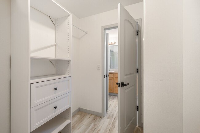 Building Photo - 4 Bed 3 Bath Located in Maple Hill Availab...