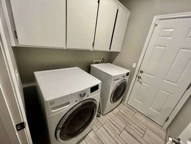 Building Photo - 1605 Paseo Flores Dr