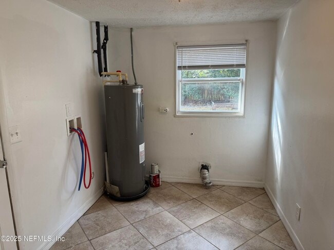 Building Photo - 2490 Woolery Dr