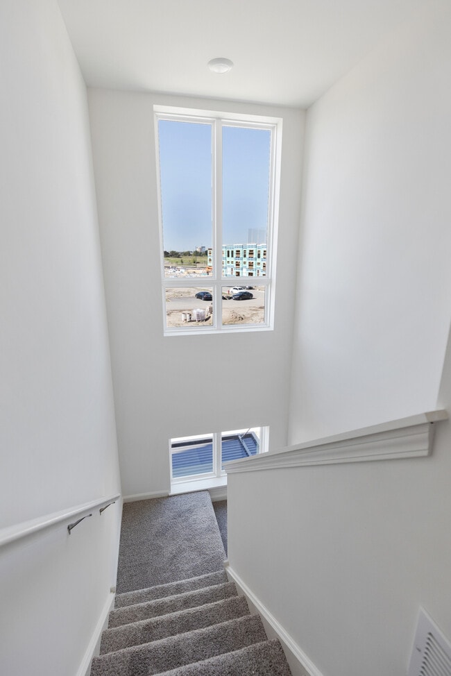Building Photo - 1262 Lakepointe Dr