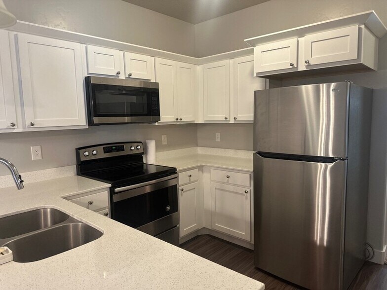 Building Photo - 5208 W Cannavale Ln
