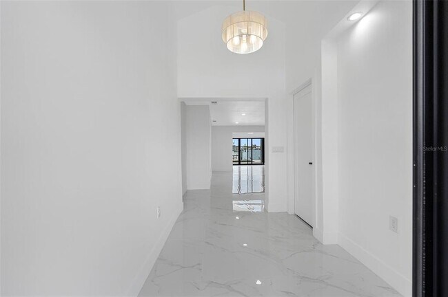 Building Photo - 520 115th Ave