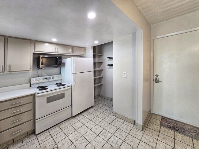Building Photo - 7310 Seawall Blvd