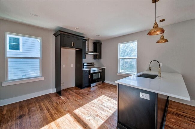 Building Photo - 1683 Kenmore St SW