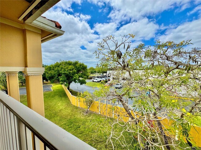 Building Photo - 9905 Westwood Dr