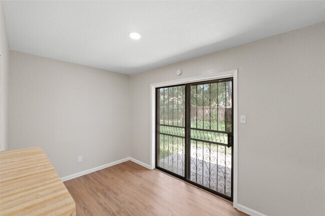 Building Photo - 7111 Pinehook Ln