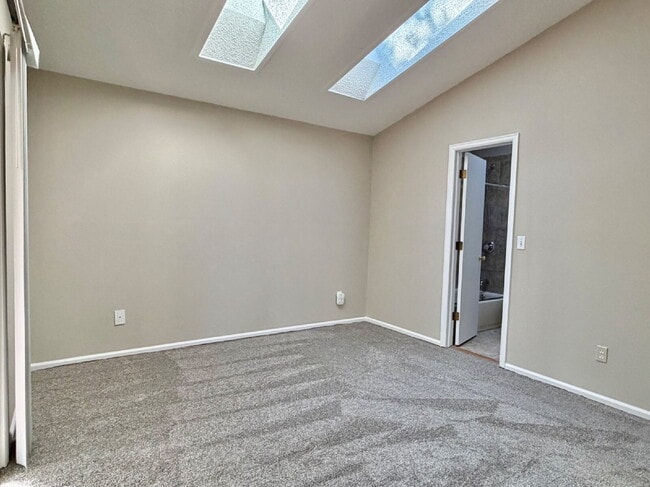 Building Photo - Charming Split-Level Oasis on a Quiet Cul-de-Sac Backing to Greenspace. New Carpet, New Paint and...