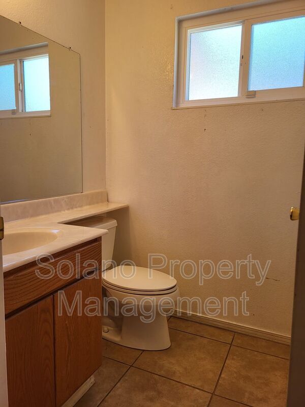Building Photo - 125 Serpentine Dr
