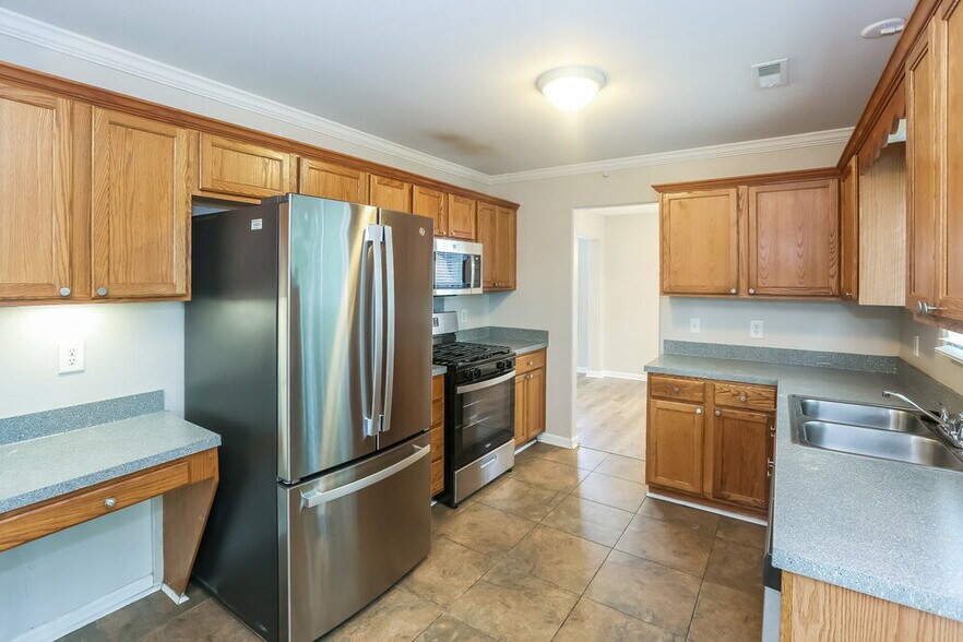 Building Photo - 5883 Culloden Ct