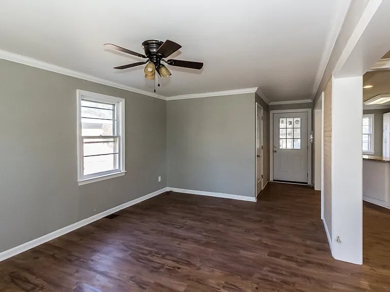 Building Photo - 1518 Dahlia Rd