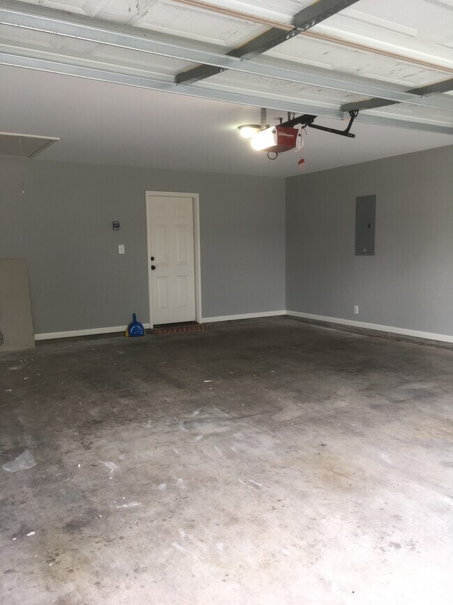Building Photo - 108 Smalley Rd