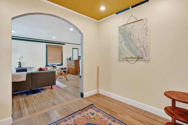 Building Photo - Fully Furnished Home with an Incredible Mi...