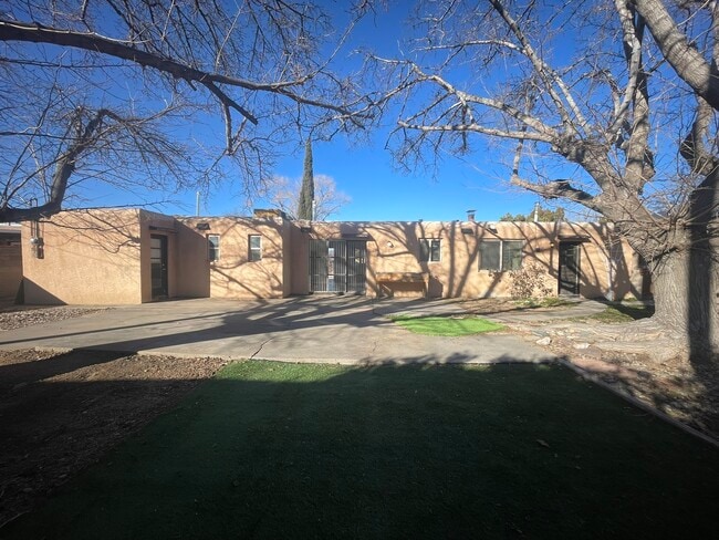 Building Photo - 3112 Colorado St NE