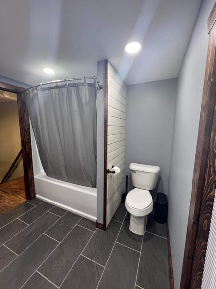 Building Photo - 195 E 2nd St