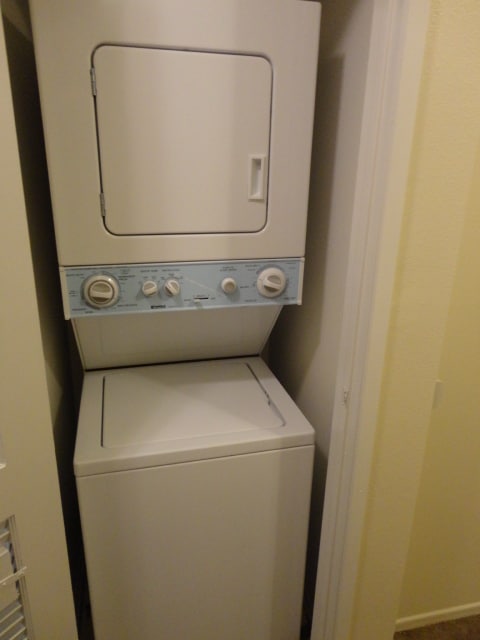 Building Photo - Nice 2 + 2 Gated Condo Santa Clarita