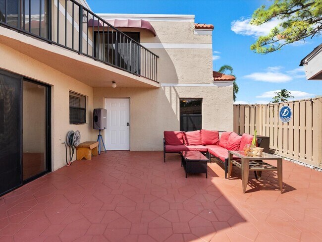 Building Photo - 4025 Village Dr