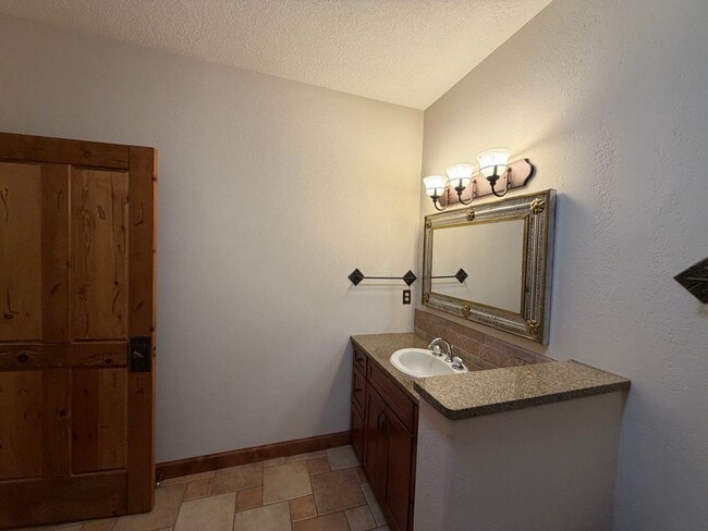Building Photo - Beautiful 3 Bedroom Single Story Custom Home Plus Office Available Near Tramway Blvd NE & I-40!
