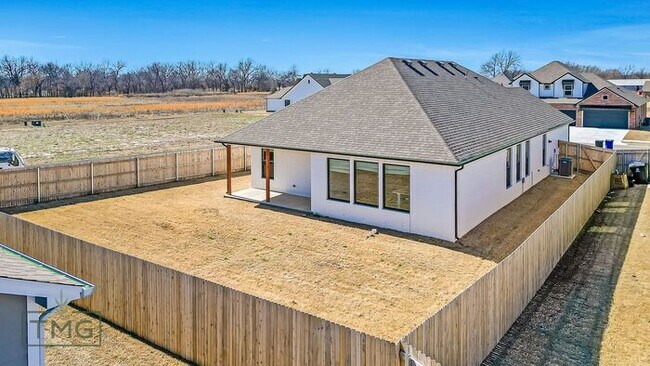Building Photo - Gorgeous 4/2.5/2 on a corner lot!
