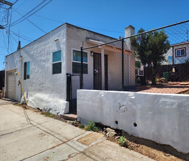 Building Photo - 4220