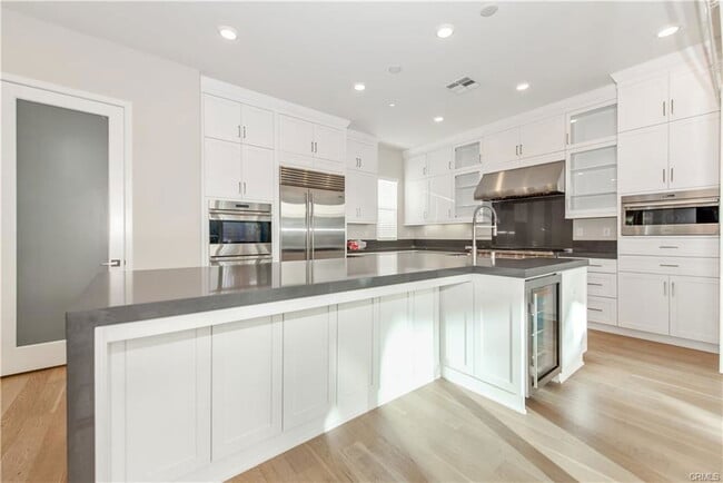 Building Photo - 61 Einstein Wy