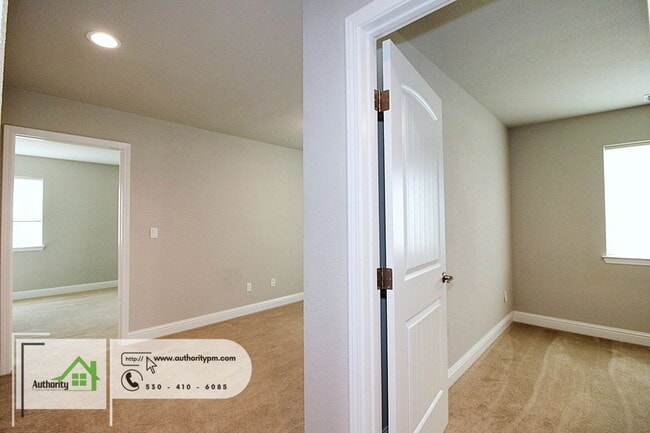 Building Photo - 867 Congaree Ln