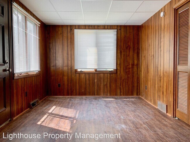 Building Photo - 510-512 Coit Ave NE