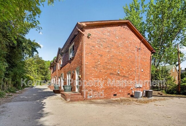 Building Photo - 115 S Mendenhall St