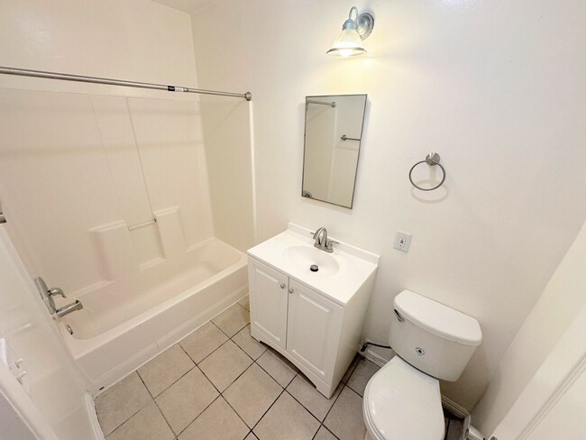 Building Photo - 2-Story Townhome with parking, in unit laundry hookups, 2bd/1.5ba!