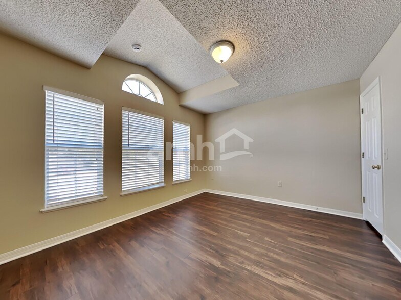 Building Photo - 4045 Half Moon Cir