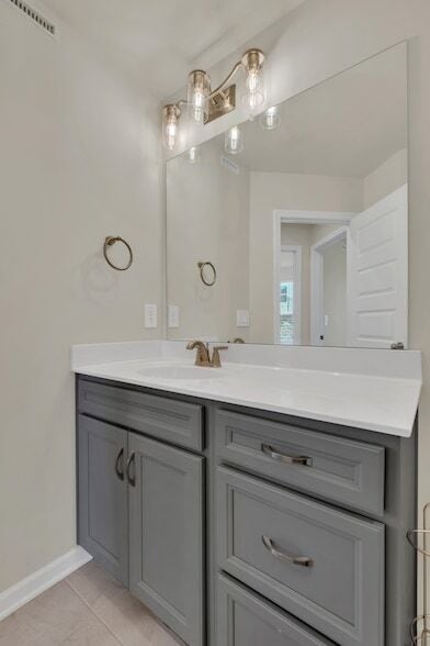 Building Photo - 5084 Dayflower Dr