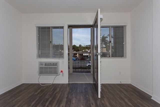 Building Photo - 5538 La Jolla Blvd