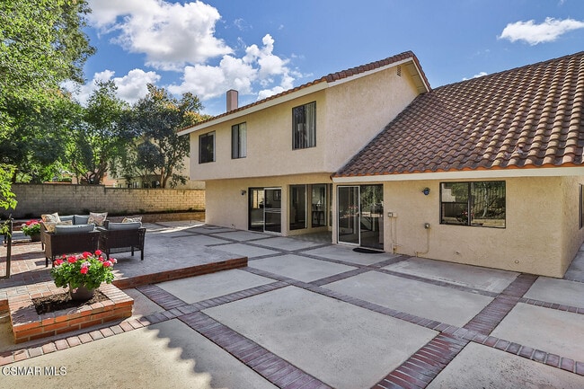 Building Photo - 270 Fox Hills Dr