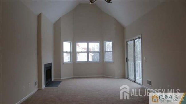 Building Photo - 28 Kensington Dr