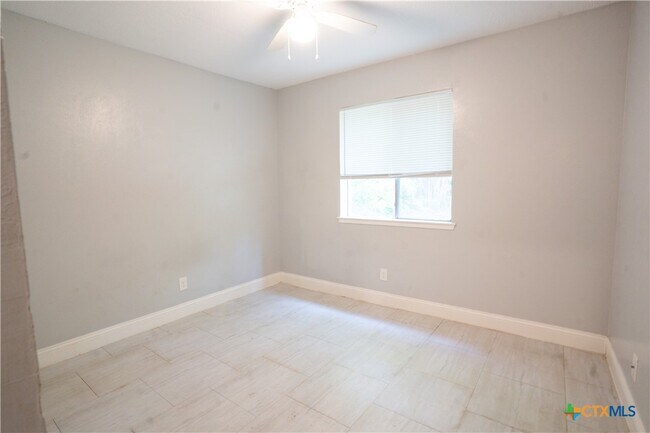 Building Photo - 1207 Wales Dr